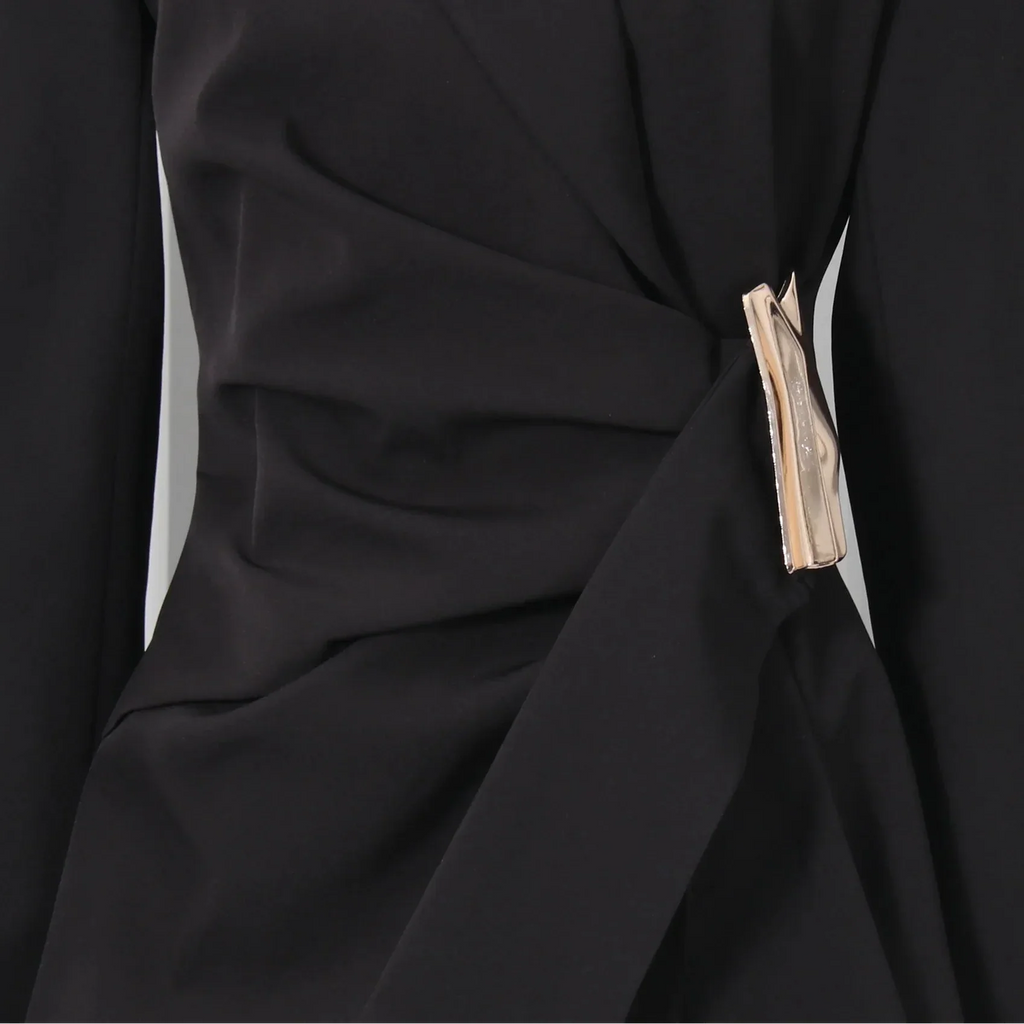 Blazer de Alfaiataria e Detalhe de Fivela Lateral - Modelagem Acinturada e Sofisticada