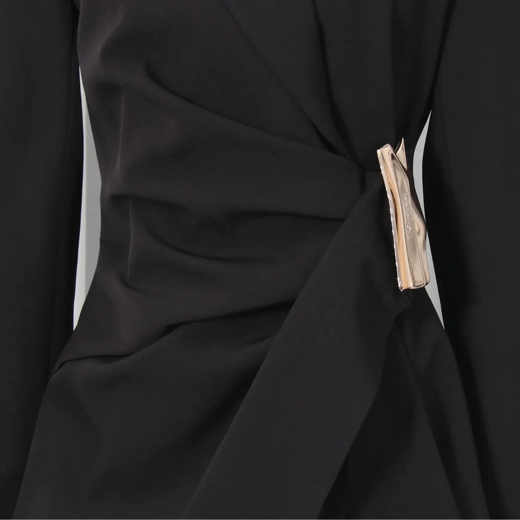 Blazer de Alfaiataria e Detalhe de Fivela Lateral - Modelagem Acinturada e Sofisticada