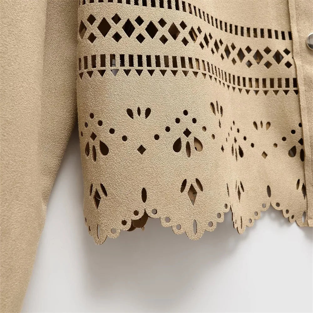 Dandara | Casaco Cropped Bege com Detalhes Vazados e Design Autoral