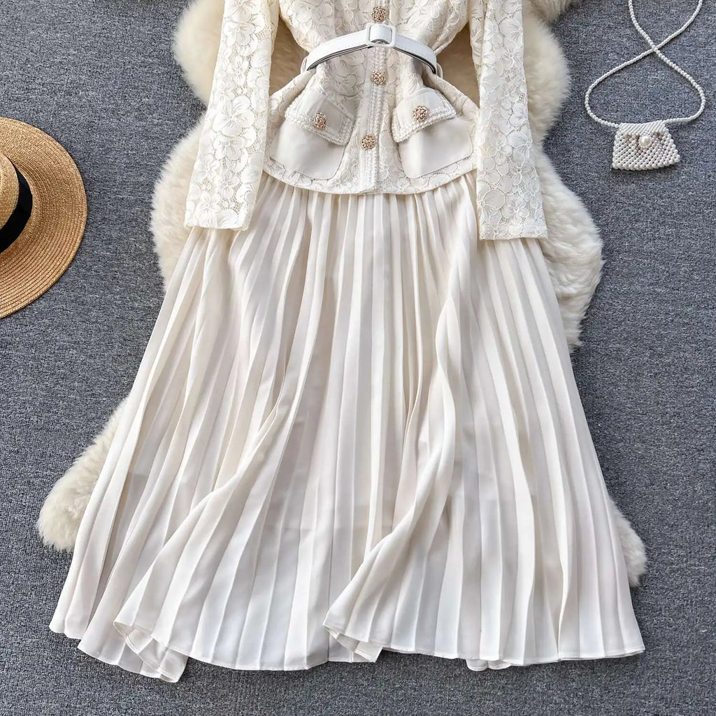 Beatriz | Vestido Longo em Renda com Gola Quadrada e Saia Franzida