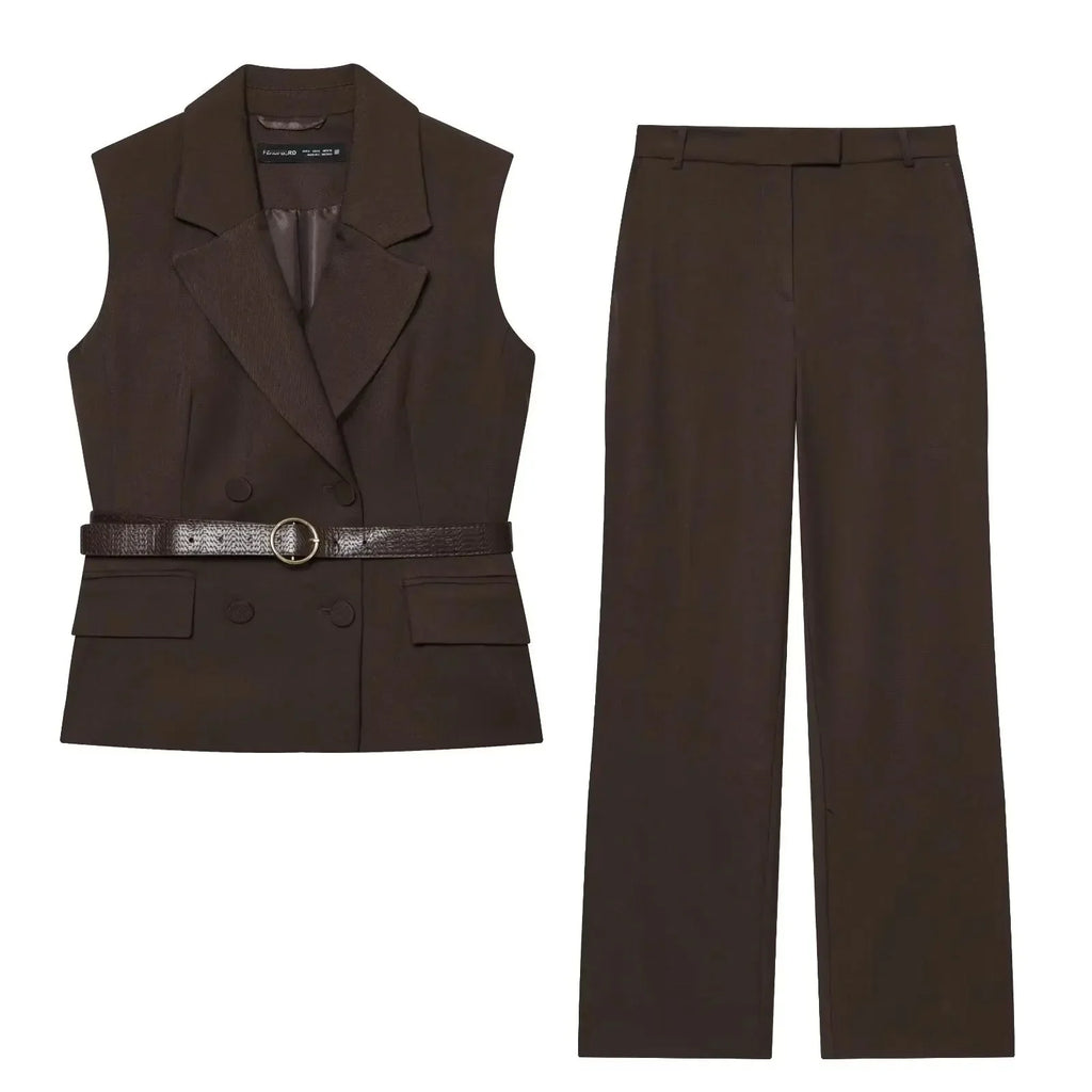 Conjunto Contemporâneo Sem Mangas com Cinto e Calça de Alfaiataria