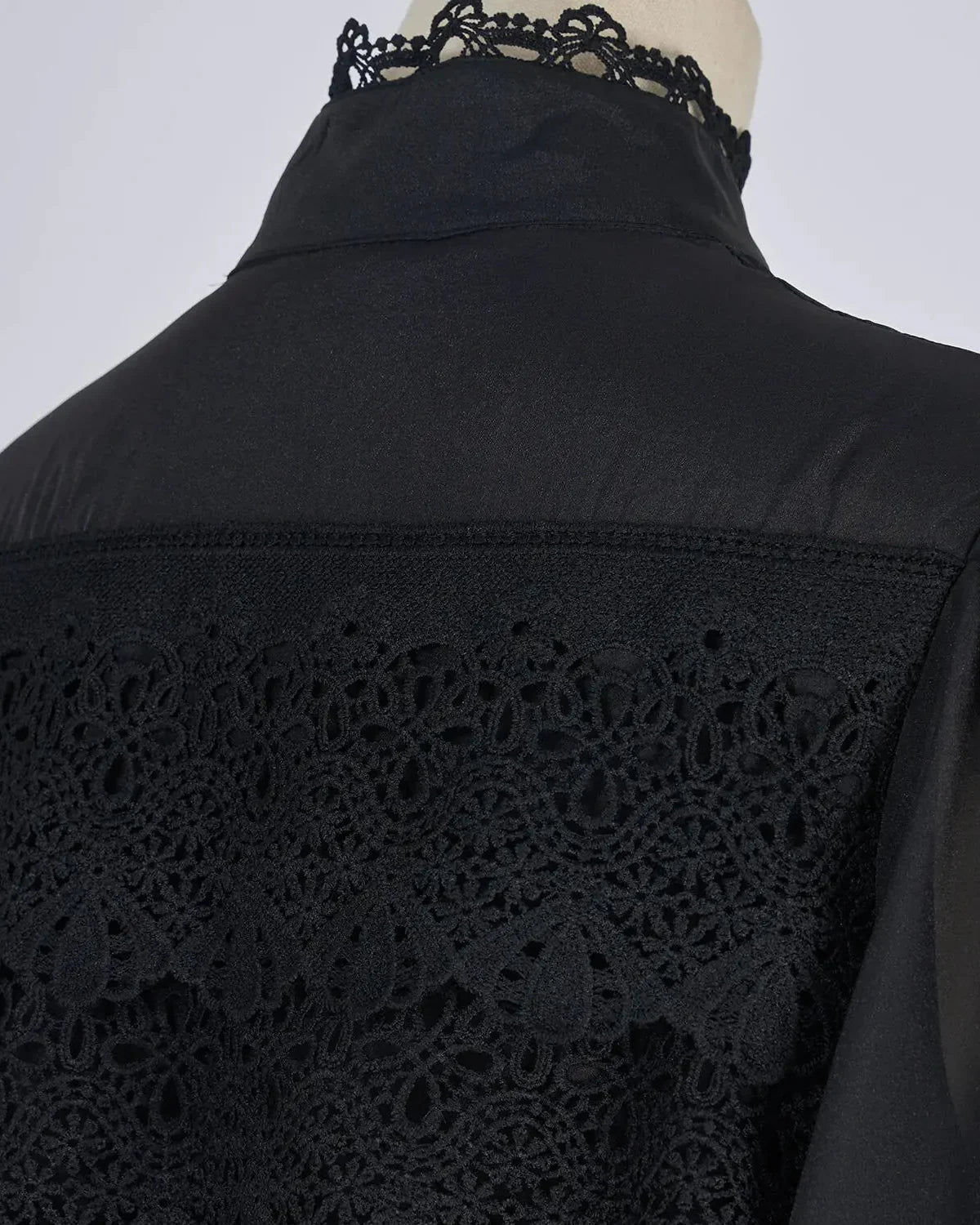Valentina | Vestido Longo em Renda Artesanal com Aplicação de Pérolas
