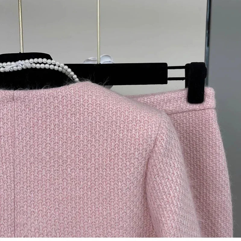 Conjunto Tweed Elegância Atemporal - Casaco Estruturado e Saia Cintura Alta