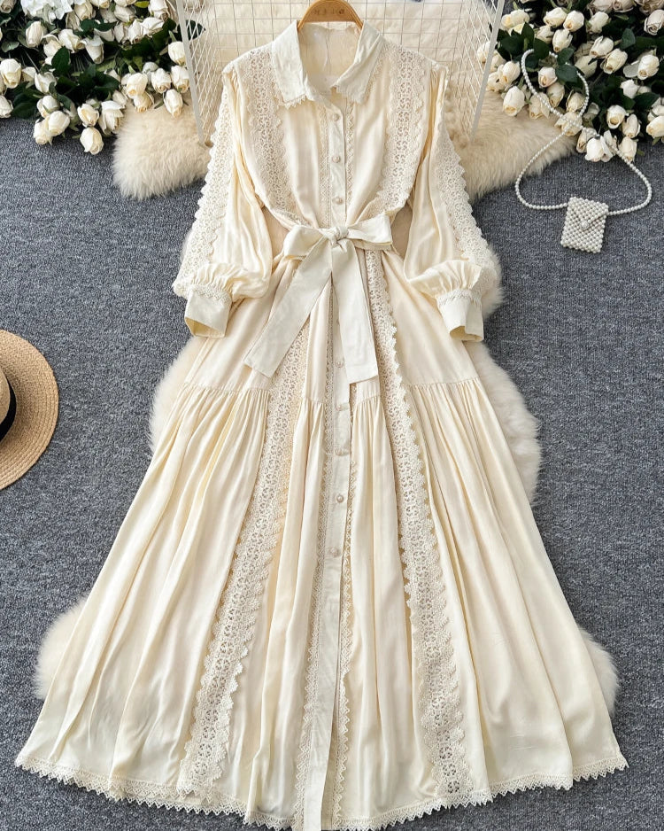 Mariana | Vestido Longo em Renda Patchwork com Botões e Cintura Ajustável