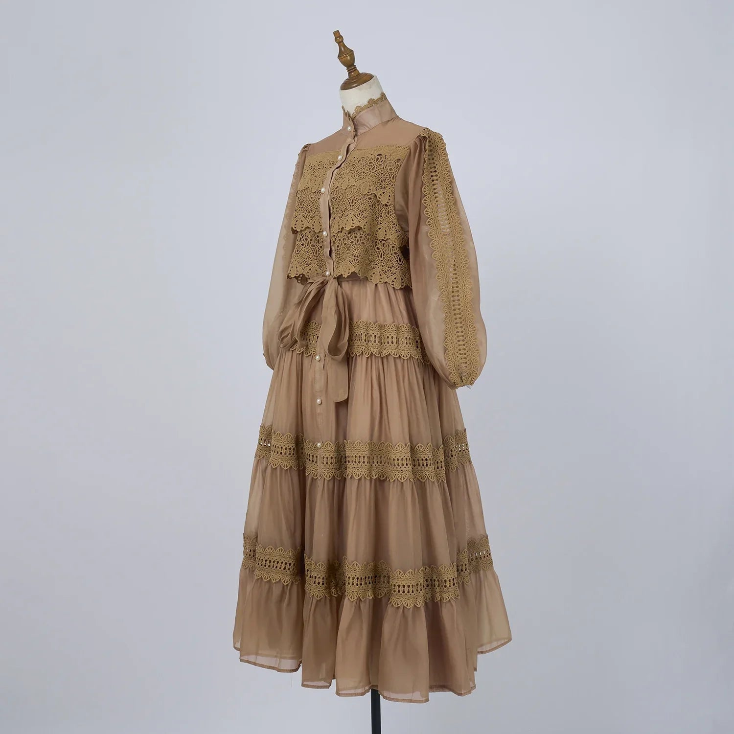 Valentina | Vestido Longo em Renda Artesanal com Aplicação de Pérolas