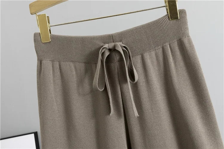 Conjunto de Tricô com Gola Alta e Calça Pantalona