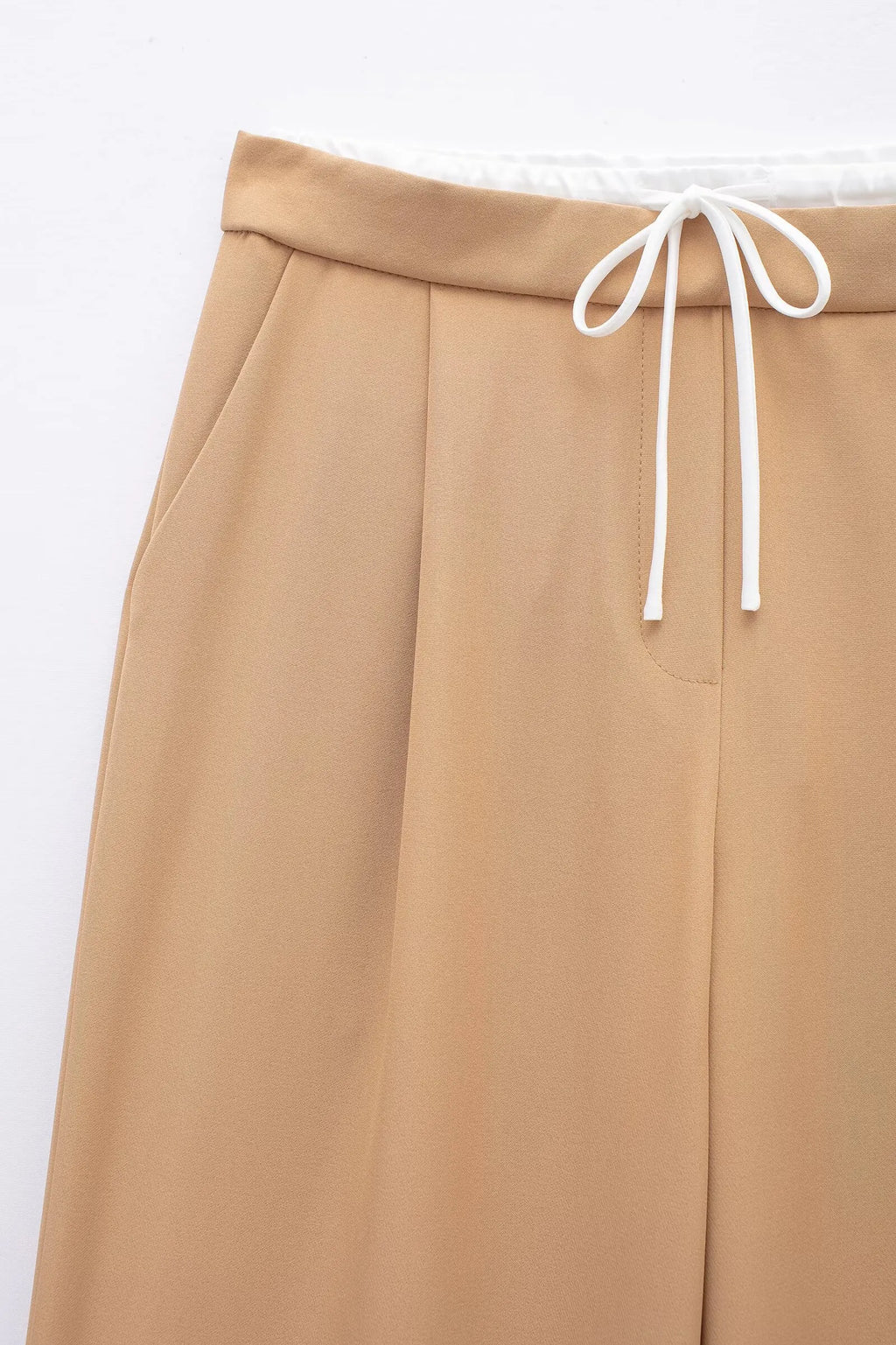Calça Pantalona: Conforto e Sofisticação em Tecido Leve