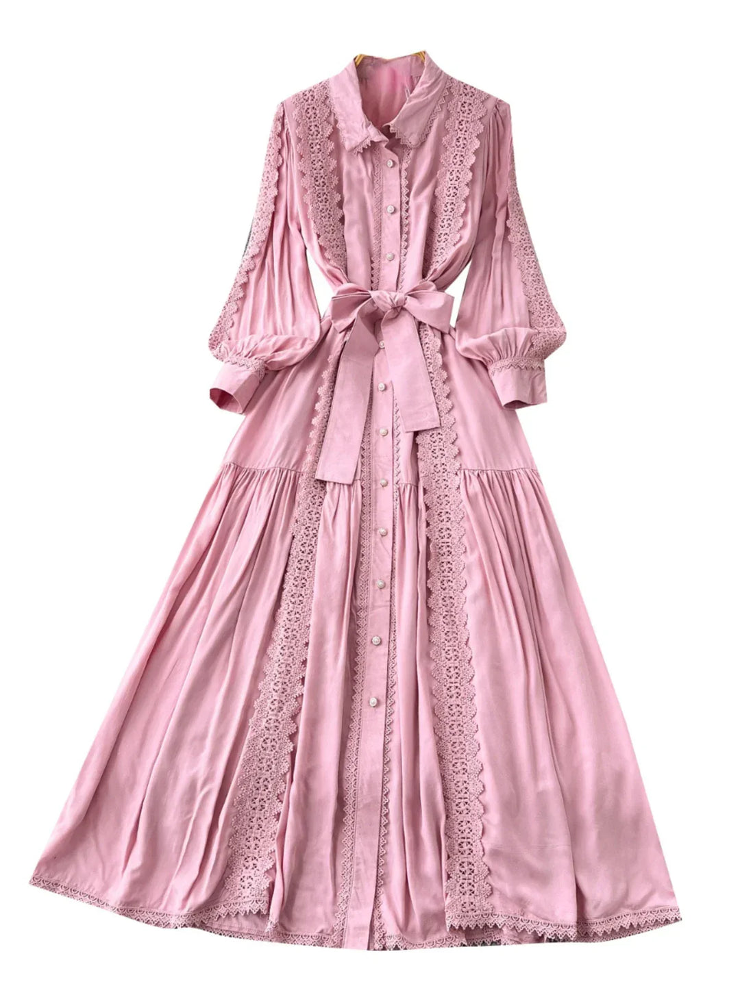 Mariana | Vestido Longo em Renda Patchwork com Botões e Cintura Ajustável