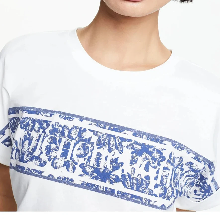 Camiseta CHCH Feminina Clássica em Algodão com Estampa Tipográfica