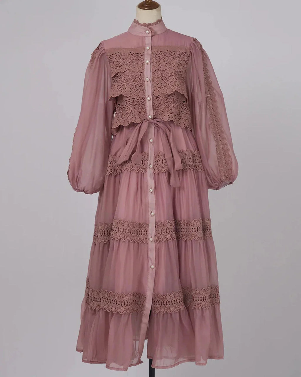 Valentina | Vestido Longo em Renda Artesanal com Aplicação de Pérolas