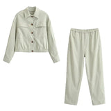Conjunto Minimalista Abotoamento Simples e Calça de Corte Reto