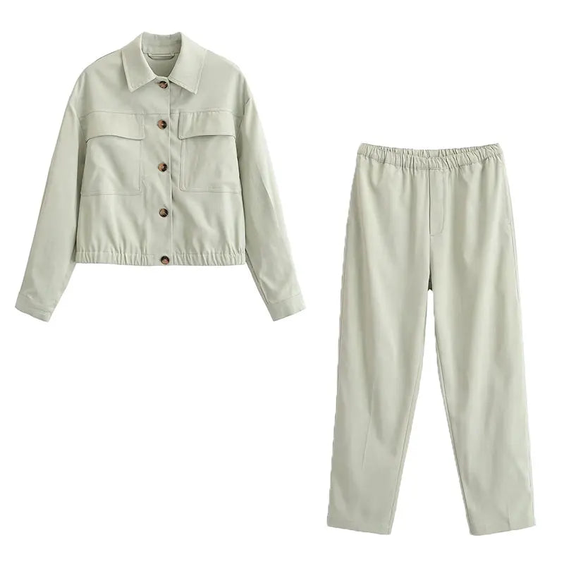 Conjunto Minimalista Abotoamento Simples e Calça de Corte Reto