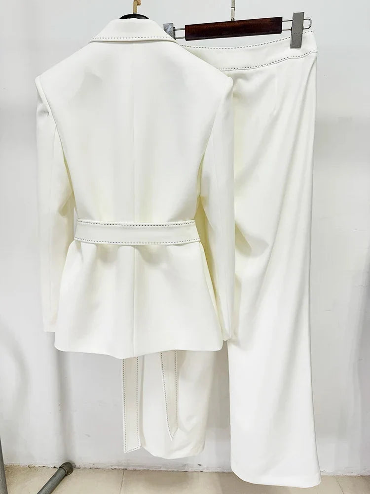 Conjunto de Alfaiataria: Blazer Acinturado com Cinto e Calça Reta