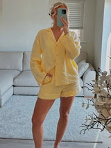 Conjunto Estilo Resort: Camisa Oversized e Short Curto com Bolsos