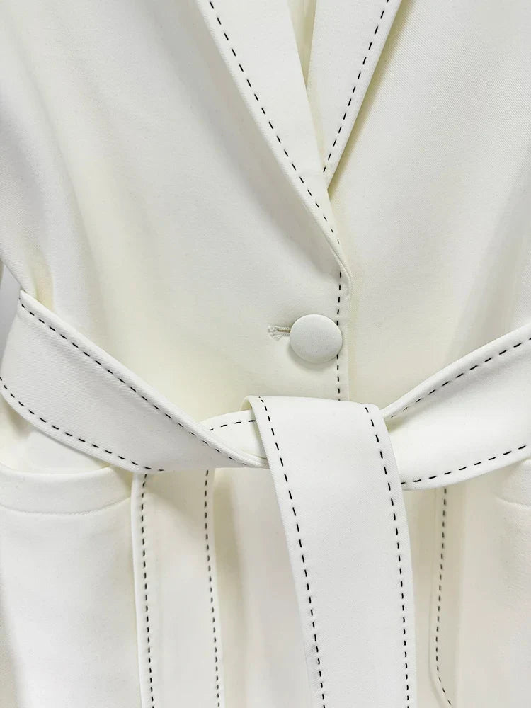 Conjunto de Alfaiataria: Blazer Acinturado com Cinto e Calça Reta
