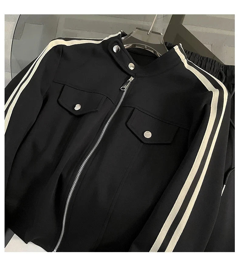 Conjunto Esportivo com Jaqueta Listrada e Calça Pantalona