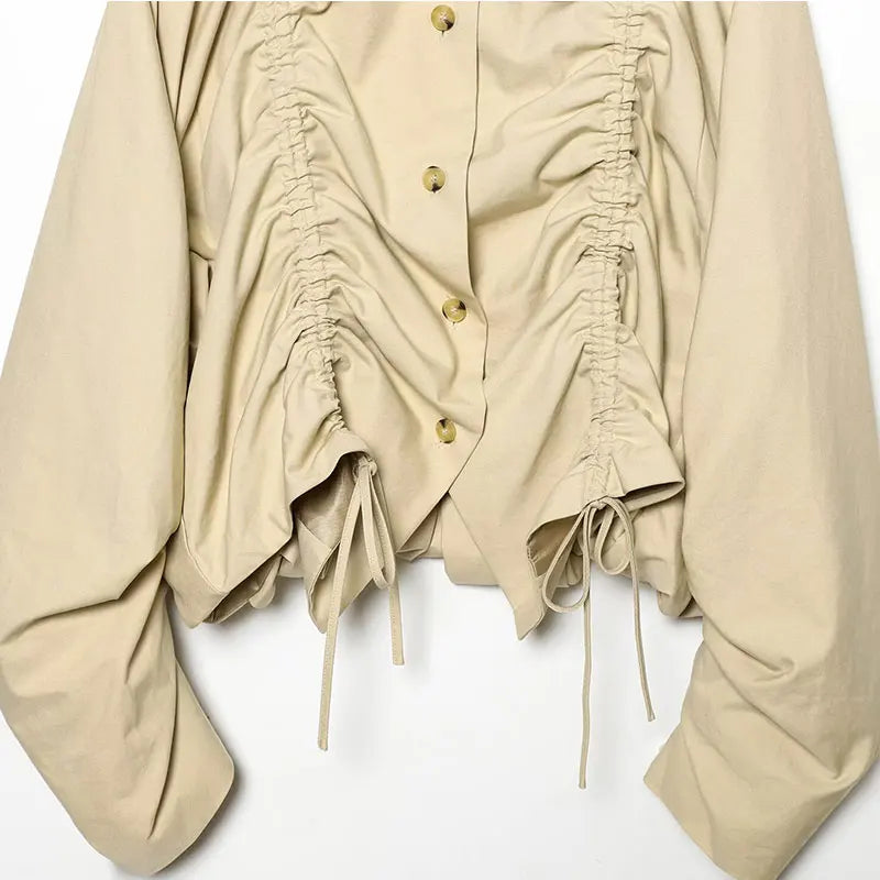 Jaqueta Estilo Bomber com Detalhes Plissados e Abotoamento Simples