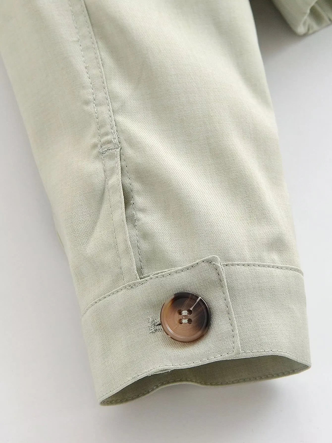 Conjunto Minimalista Abotoamento Simples e Calça de Corte Reto