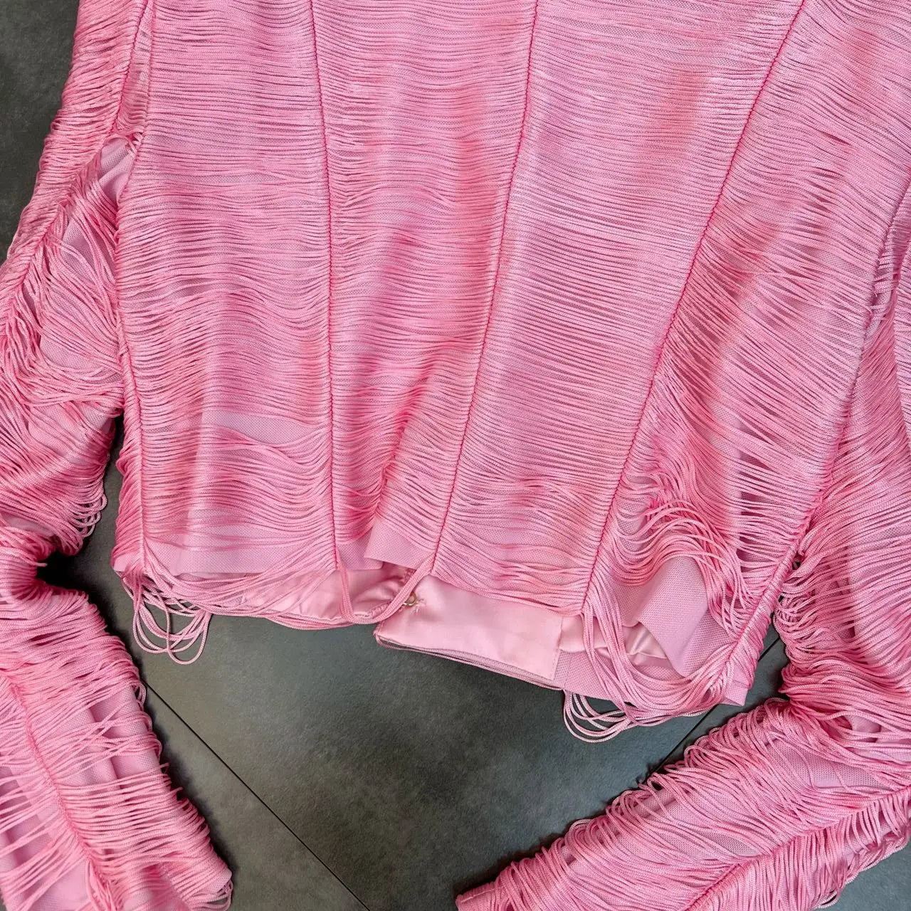 Jaqueta Curta de Luxo com Textura de Franjas Lineares e Botões Dourados