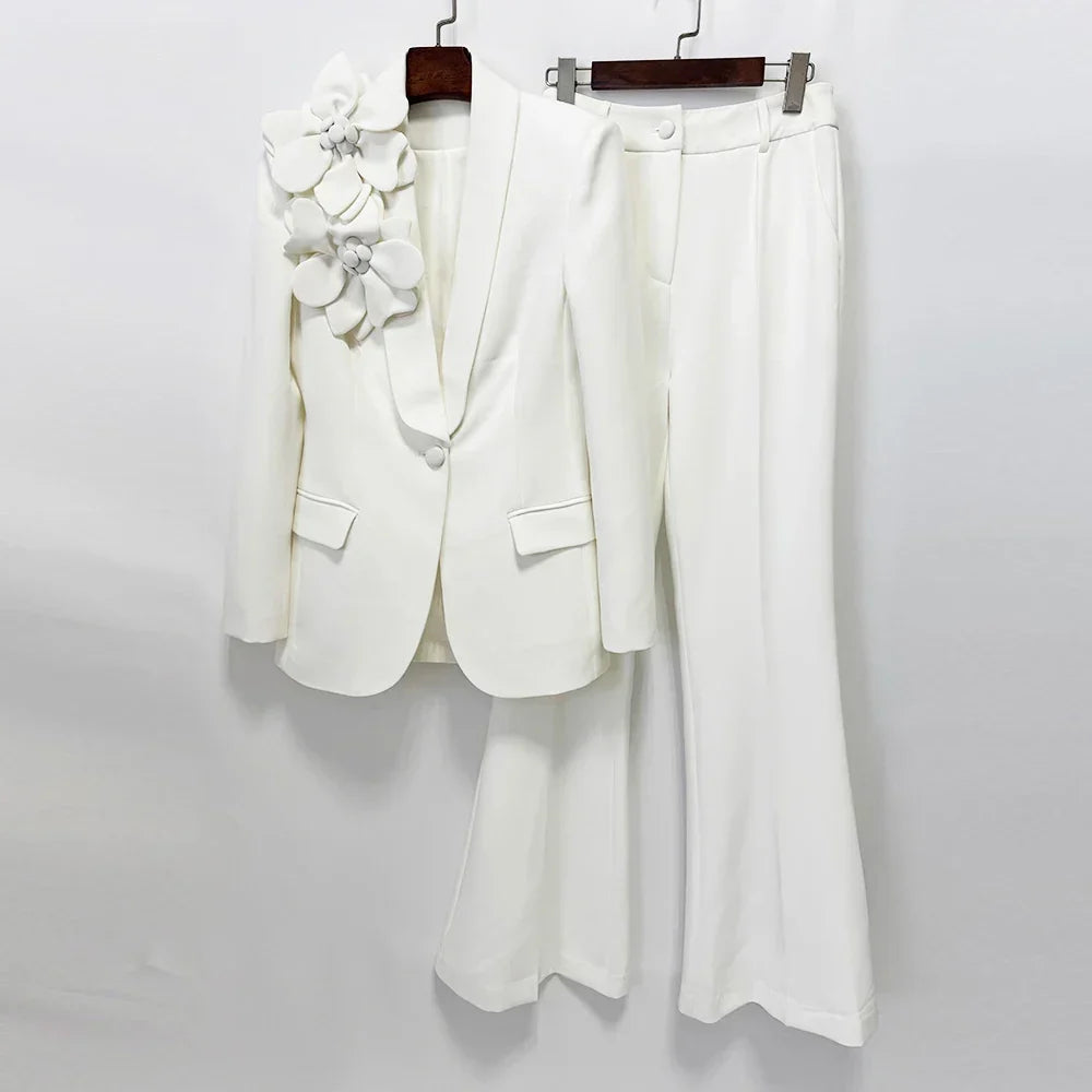 Conjunto de Alfaiataria 2 Peças: Blazer com Aplicação de Flor 3D e Calça