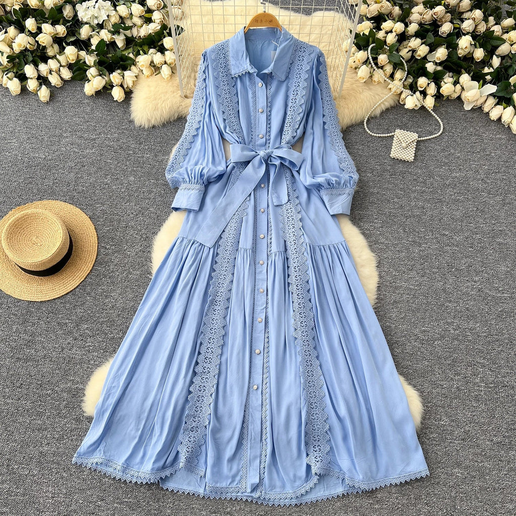 Mariana | Vestido Longo em Renda Patchwork com Botões e Cintura Ajustável