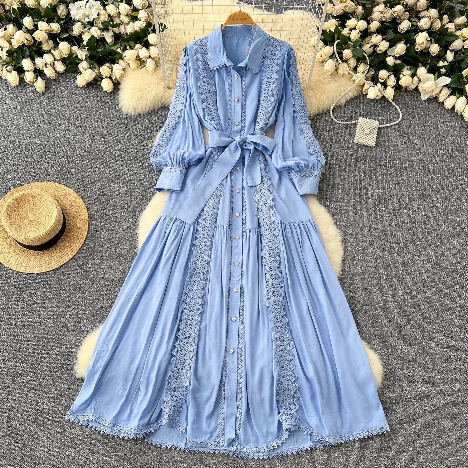 Mariana | Vestido Longo em Renda Patchwork com Botões e Cintura Ajustável