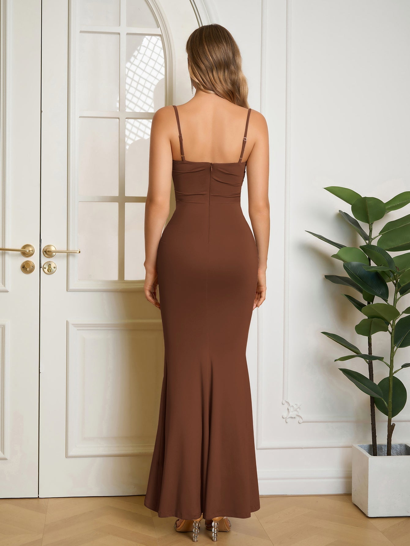Rafaela | Vestido Longo Nude Franzido com Corte Sereia