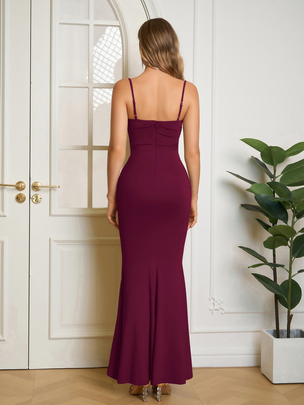 Rafaela | Vestido Longo Nude Franzido com Corte Sereia