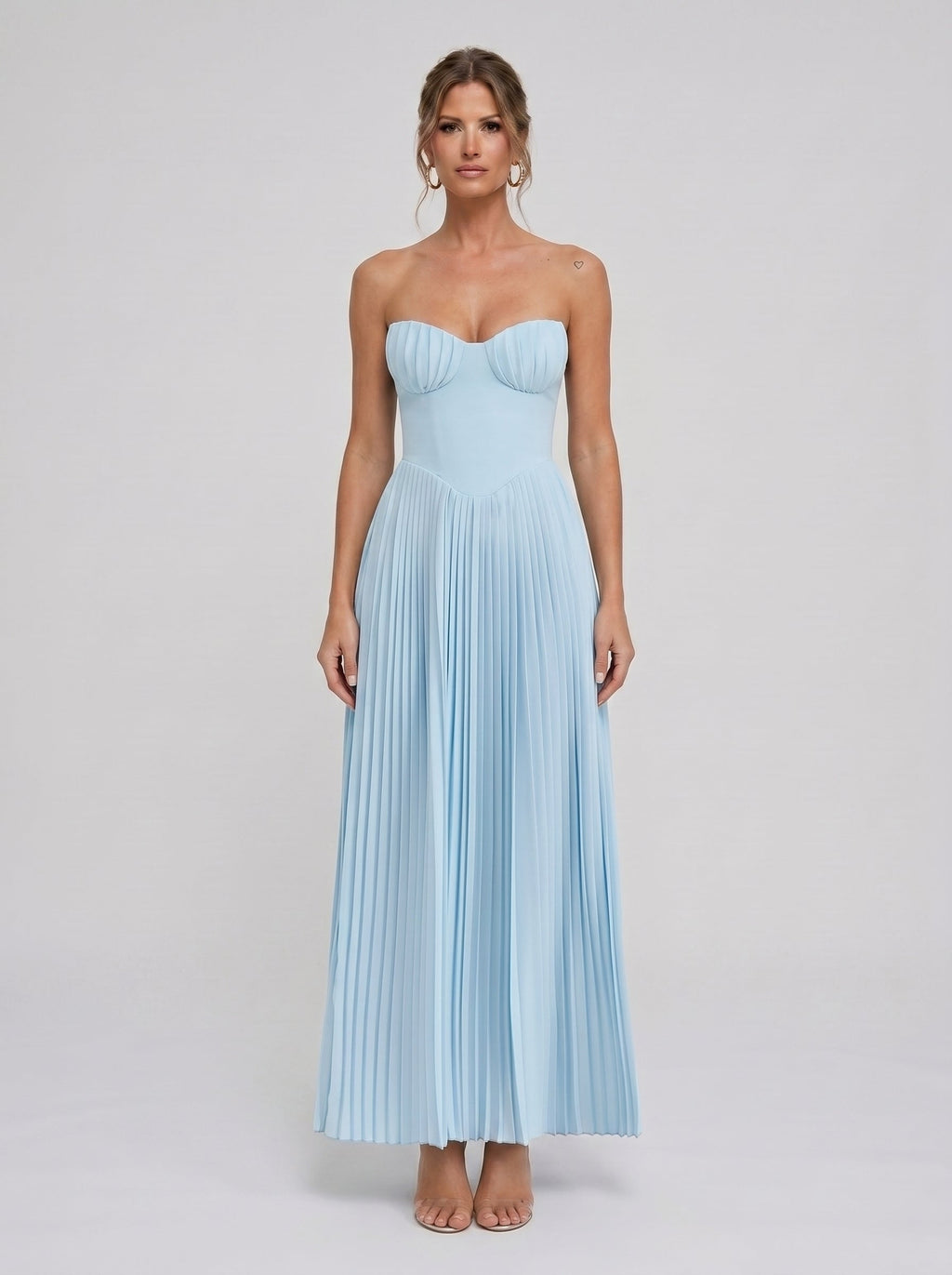 Isadora | Vestido Longo Azul Céu com Corpete Tomara que Caia e Saia Plissada