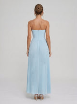 Isadora | Vestido Longo Azul Céu com Corpete Tomara que Caia e Saia Plissada