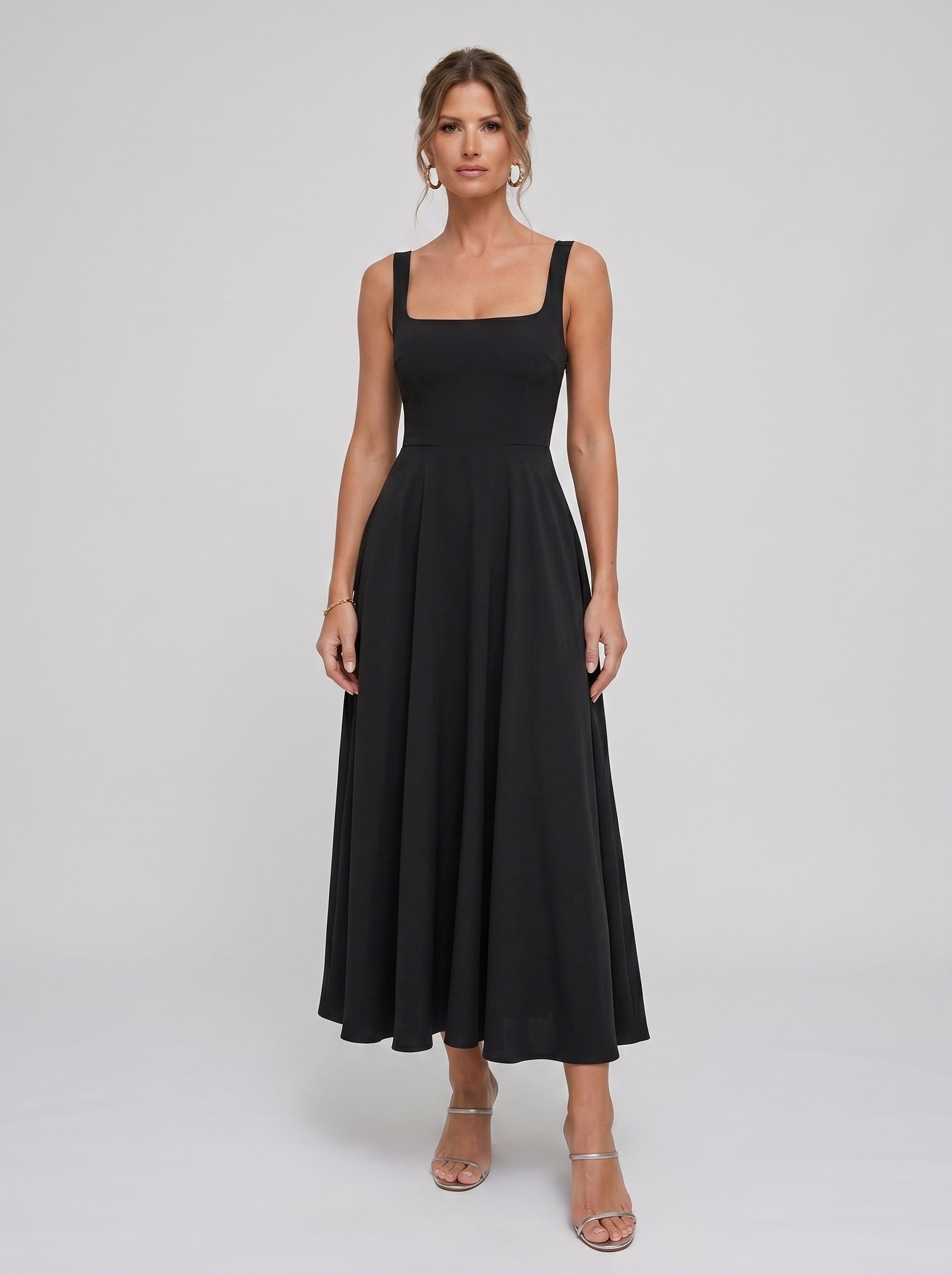 Marta | Vestido Midi Preto com Alças Largas e Saia Evasê de Caimento Perfeito