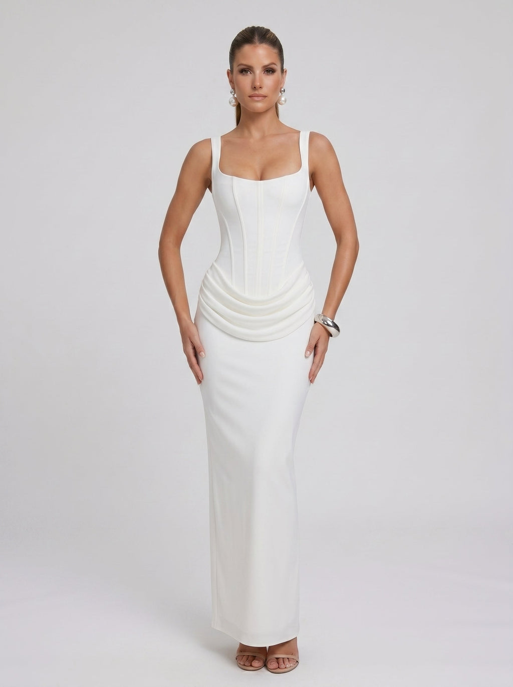 Vera | Vestido Longo Branco com Alças Largas e Silhueta Slim de Alta Costura