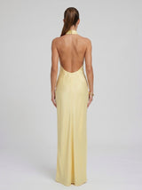 Joana | Vestido Longo Amarelo Pastel com Gola Halter e Silhueta Slim