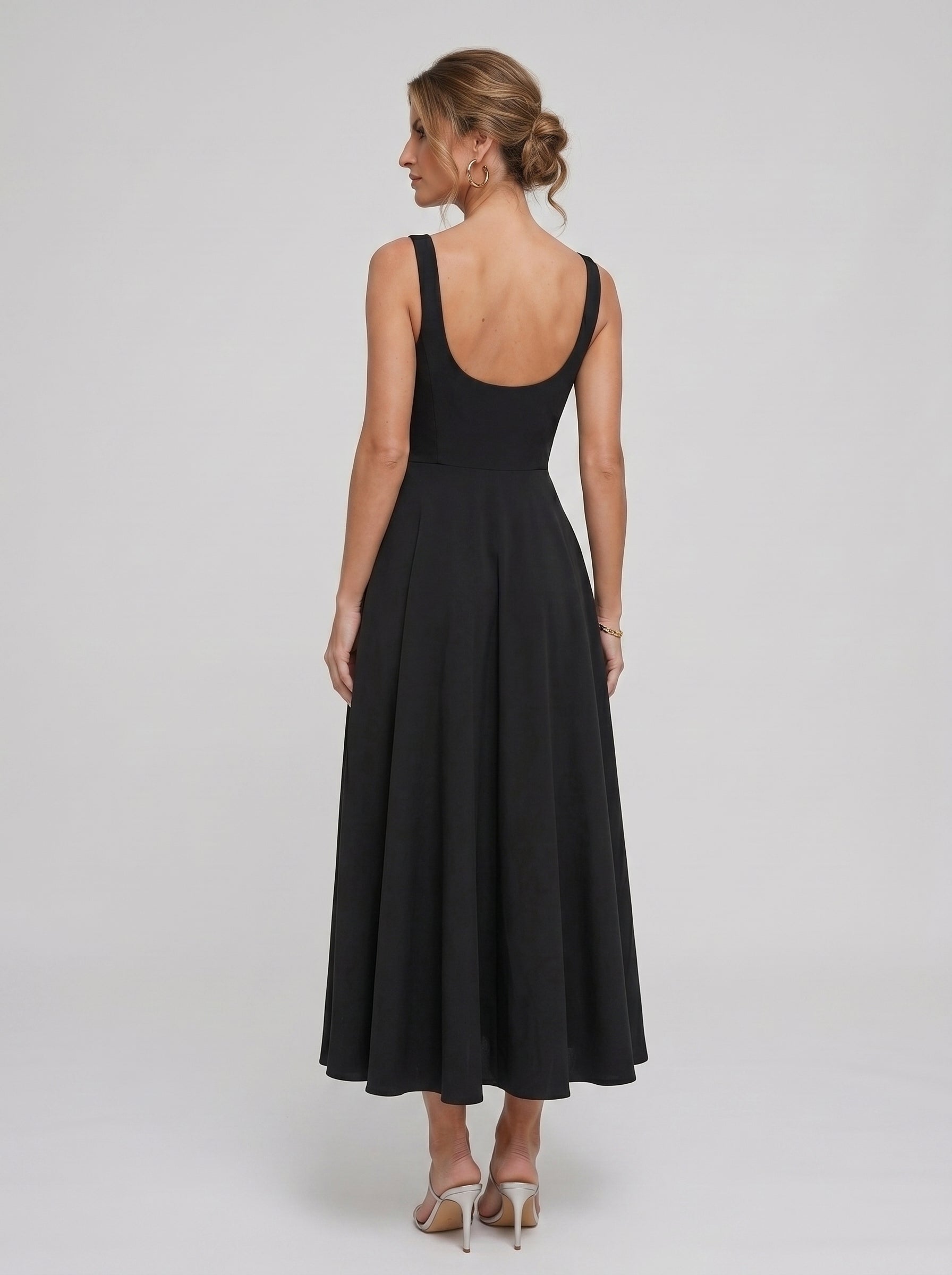 Marta | Vestido Midi Preto com Alças Largas e Saia Evasê de Caimento Perfeito