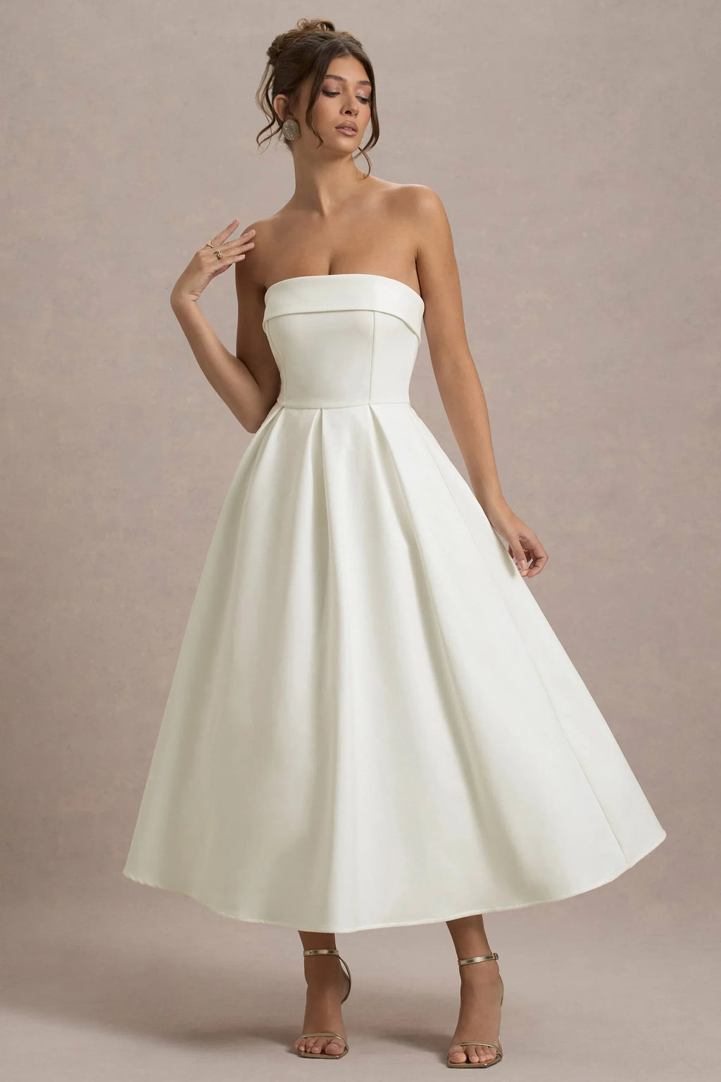 Amélia | Vestido Midi Branco Tomara que Caia com Saia Evasê e Bolsos Discretos