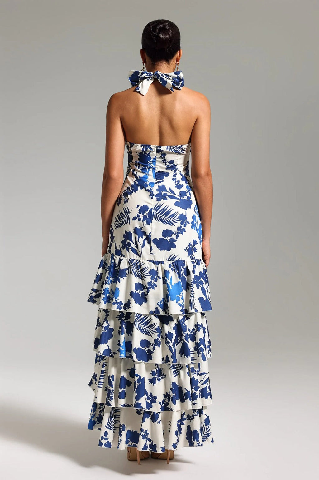 Vestido Longo Estampado com Decote em V, Cintura Alta e Saia em Linha A – Elegância Leve para Dias de Verão