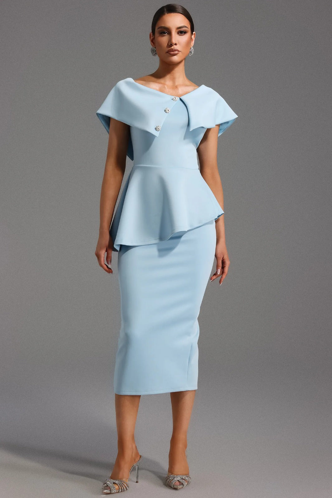 Vestido Midi Elegante de Cintura Alta com Gola Assimétrica e Design Escultural