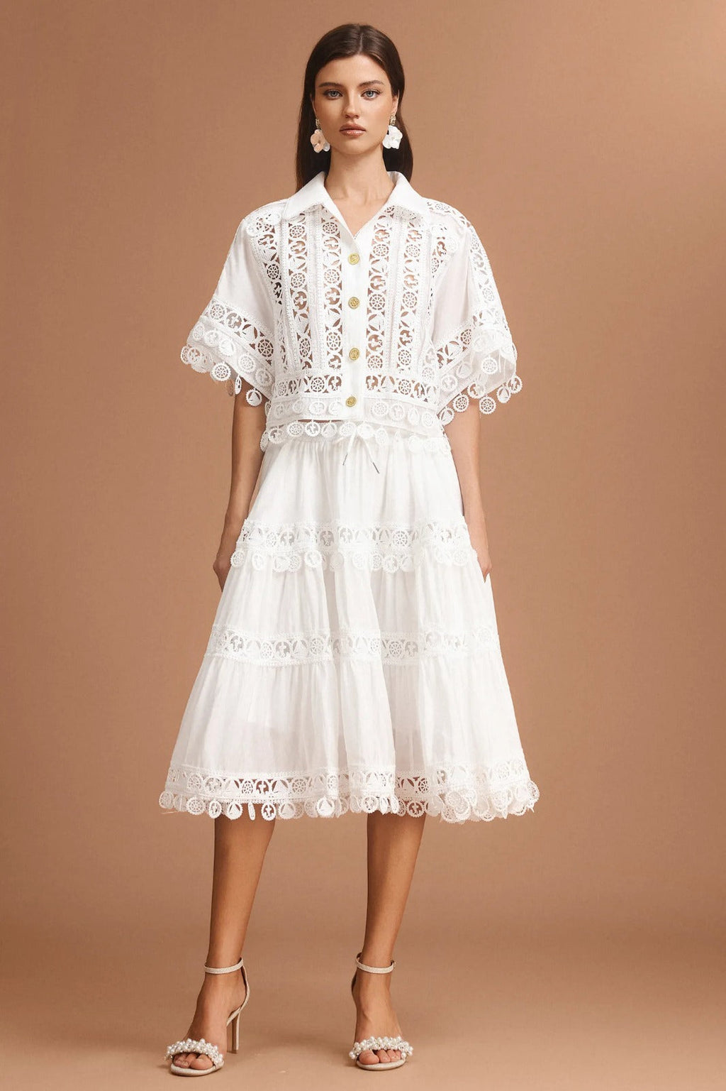Conjunto Vintage em Renda Bordada com Camisa de Lapela e Saia Elegante – Sofisticação Atemporal