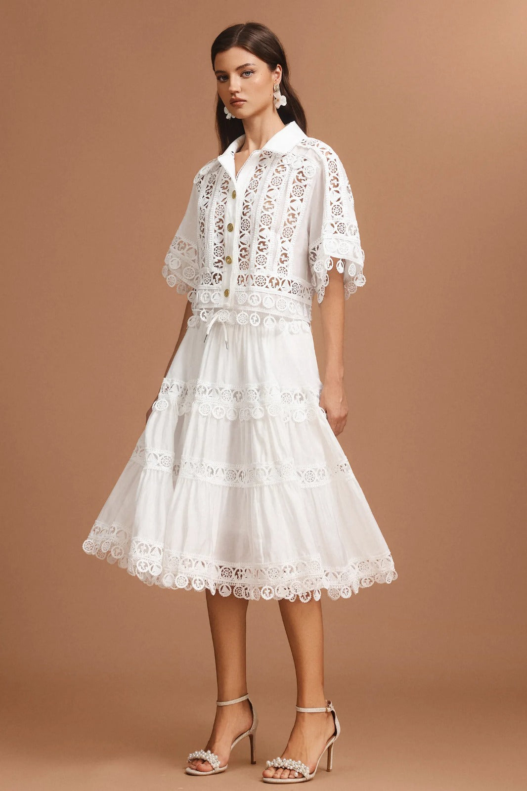 Conjunto Vintage em Renda Bordada com Camisa de Lapela e Saia Elegante – Sofisticação Atemporal