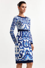 Vestido Dolce Midi de Cintura Alta com Estampa Exclusiva e Silhueta Esculpida