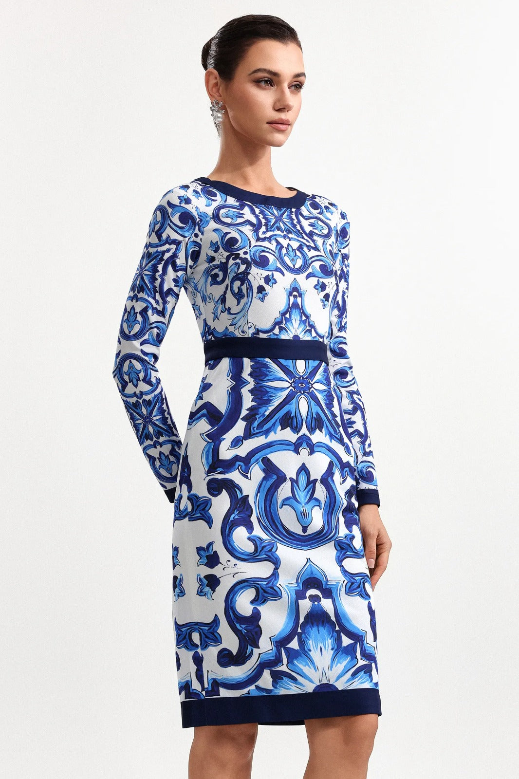 Vestido Dolce Midi de Cintura Alta com Estampa Exclusiva e Silhueta Esculpida
