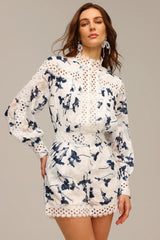Conjunto de Alta Costura com Renda Vazados Artísticos e Detalhes Bordados à Mão – Elegância Atemporal em Duas Peças