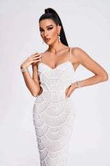 Vestido Halter com Bordado à Mão em Pedrarias e Recortes Sensuais – Elegância Escultural para Ocasiões Especiais