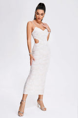 Vestido Halter com Bordado à Mão em Pedrarias e Recortes Sensuais – Elegância Escultural para Ocasiões Especiais