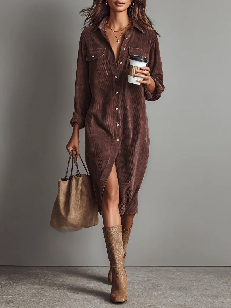 Vestido Midi Solto de Veludo Cotelê com Dois Bolsos no Peito e Botões Simples