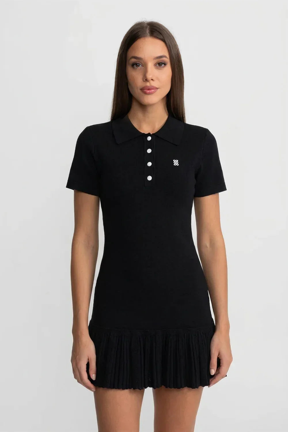 Vestido Curto Estilo Polo com Saia de Babados Pregueados