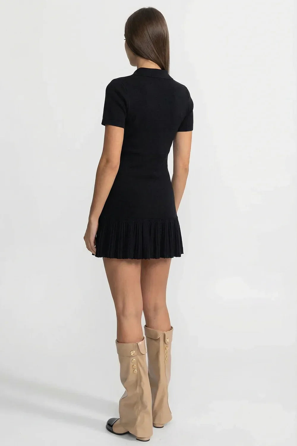 Vestido Curto Estilo Polo com Saia de Babados Pregueados