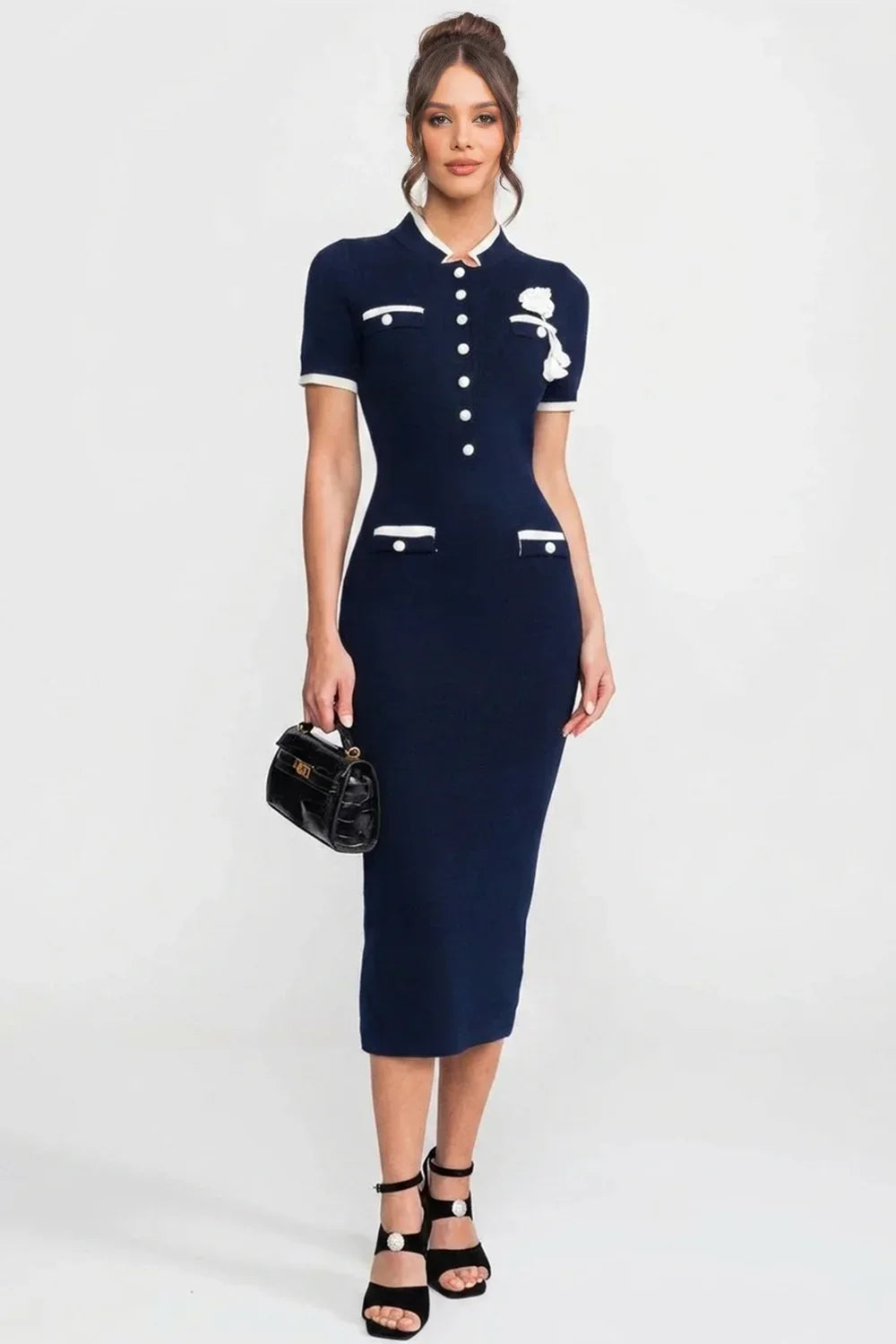 Vestido Midi Bicolor em Tricô com Aplicação de Flor Tridimensional