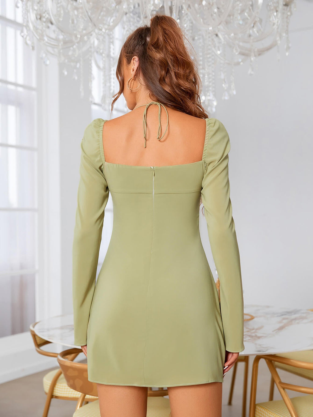 Pippa | Vestido Mini com Manga Longa e Decote Coração