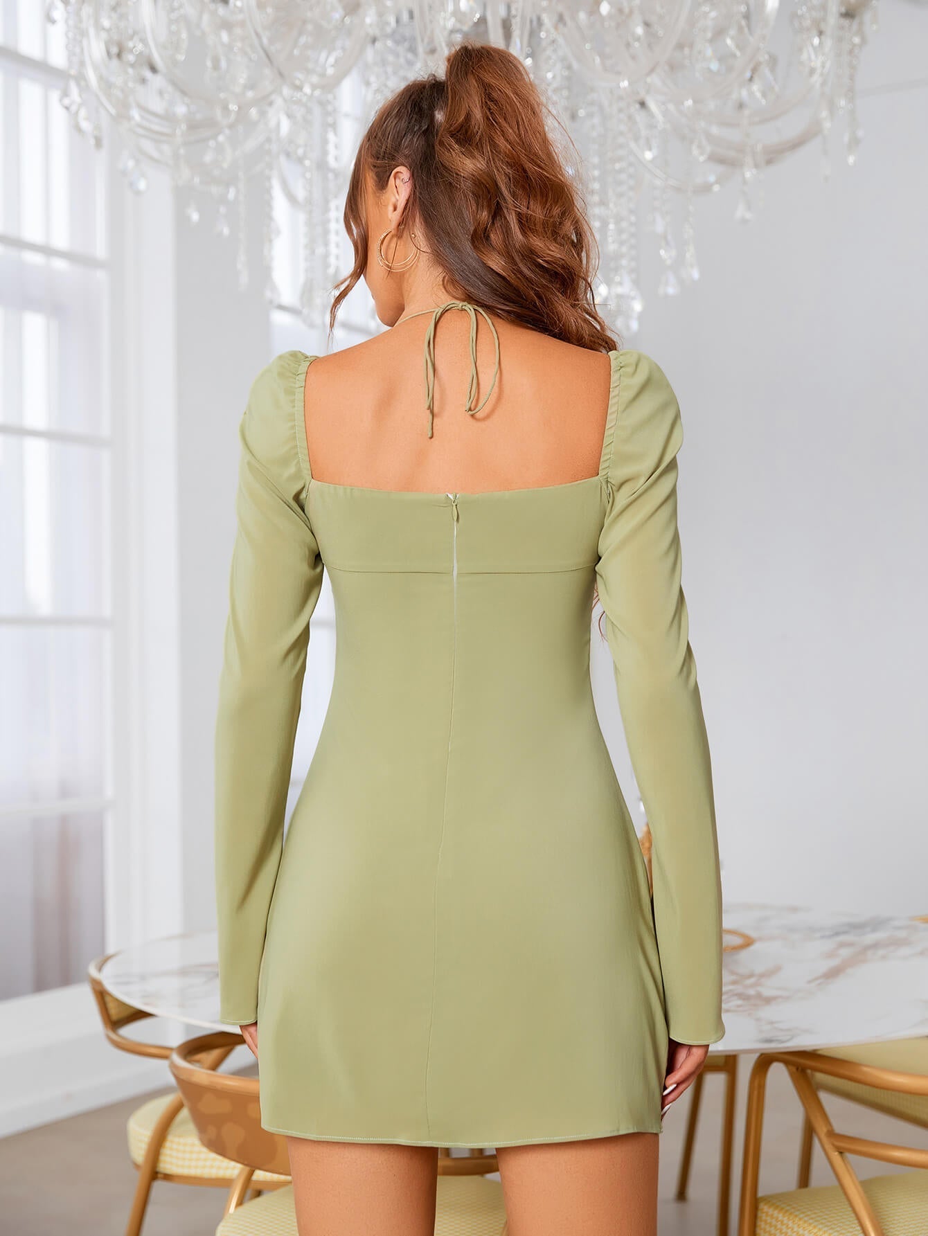 Pippa | Vestido Mini com Manga Longa e Decote Coração